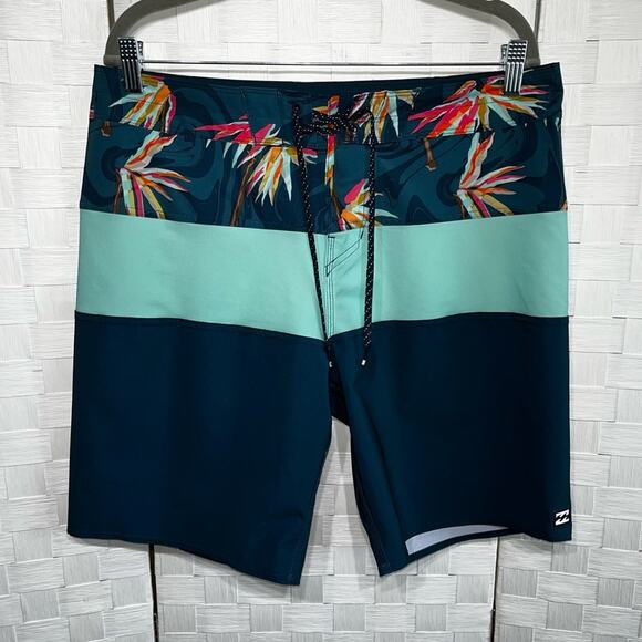 Billabong Mens Standard 4 Way Performance Stretch Tribong Pro Boardshort Size 32 - Picture 1 of 8
